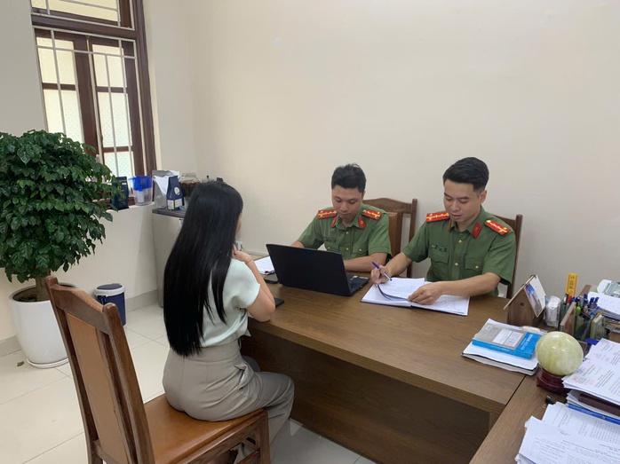 Tung tin sai sự thật về xử lý rác thải ở Bệnh viện Bạch Mai, 3 trường hợp bị xử lý- Ảnh 1. Tung tin sai sự thật về xử lý rác thải ở Bệnh viện Bạch Mai, 3 trường hợp bị xử lý- Ảnh 1.