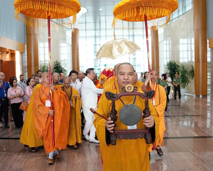 Cung tiễn xá lợi Đức Phật tại sân bay Nội Bài - Ảnh 7.