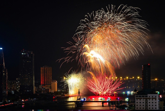 Da Nang International Fireworks Festival 2025: Explosive Opening Night Performances Revealed - Ảnh 2. Da Nang International Fireworks Festival 2025: Explosive Opening Night Performances Revealed - Ảnh 2.