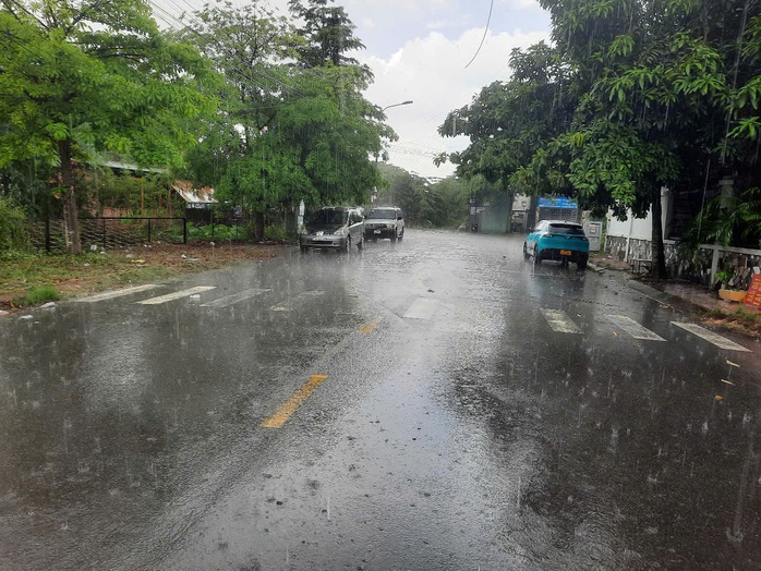 TP HCM: Sáng nay, TP Thủ Đức có mưa to - Ảnh 1.