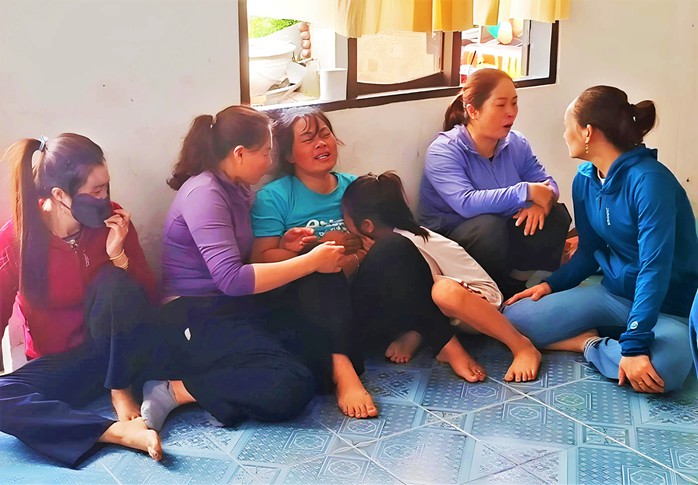 Mở rộng tìm kiếm ngư dân mất tích, 3 con thơ ngóng cha từng ngày!- Ảnh 1. Mở rộng tìm kiếm ngư dân mất tích, 3 con thơ ngóng cha từng ngày!- Ảnh 1.