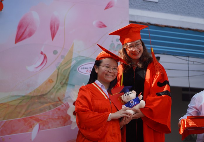 Không thể quên bóng dáng tảo tần của ba mẹ, thầy cô!- Ảnh 4. Không thể quên bóng dáng tảo tần của ba mẹ, thầy cô!- Ảnh 4.