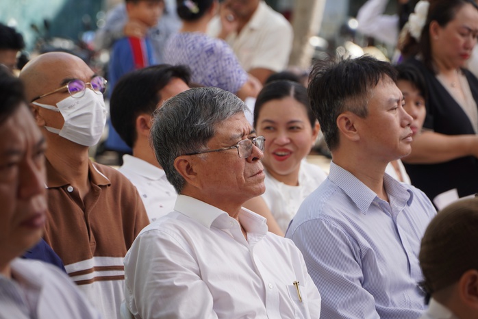 Không thể quên bóng dáng tảo tần của ba mẹ, thầy cô!- Ảnh 11. Không thể quên bóng dáng tảo tần của ba mẹ, thầy cô!- Ảnh 11.