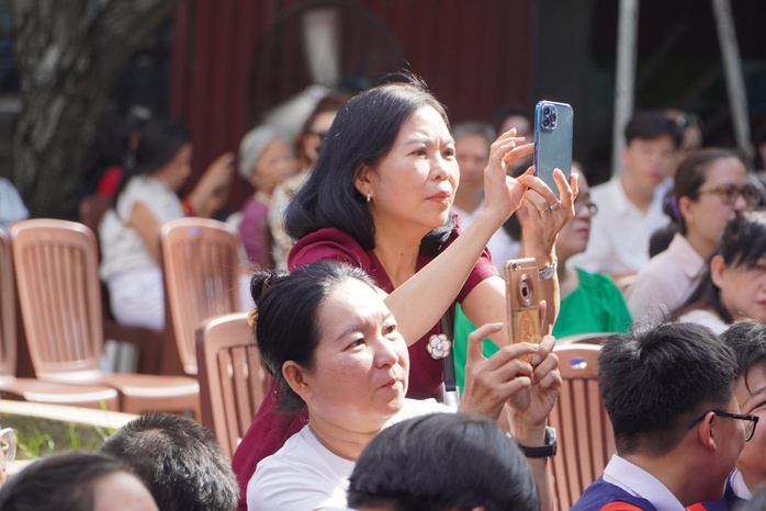Không thể quên bóng dáng tảo tần của ba mẹ, thầy cô!- Ảnh 14. Không thể quên bóng dáng tảo tần của ba mẹ, thầy cô!- Ảnh 14.