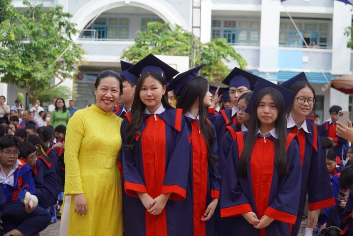 Không thể quên bóng dáng tảo tần của ba mẹ, thầy cô!- Ảnh 9. Không thể quên bóng dáng tảo tần của ba mẹ, thầy cô!- Ảnh 9.