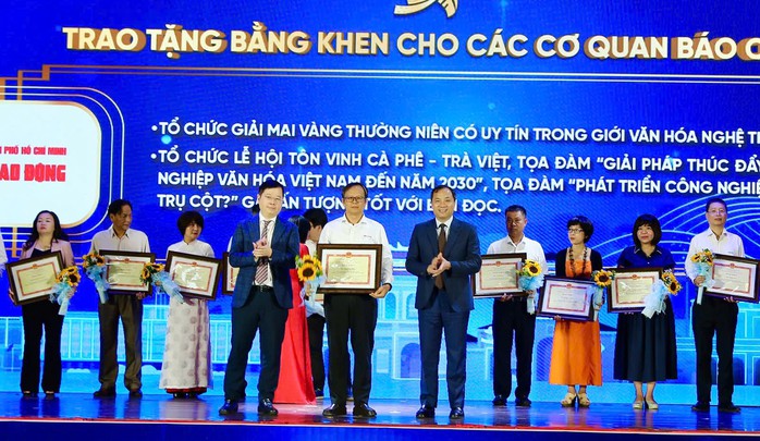 Văn hóa là nền tảng - Báo chí dẫn dắt tri thức, tạo niềm tin cho xã hội- Ảnh 6. Văn hóa là nền tảng - Báo chí dẫn dắt tri thức, tạo niềm tin cho xã hội- Ảnh 6.