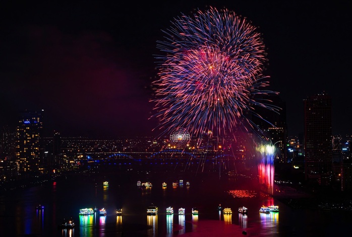 Da Nang International Fireworks Festival 2025: Explosive Opening Night Performances Revealed - Ảnh 1. Da Nang International Fireworks Festival 2025: Explosive Opening Night Performances Revealed - Ảnh 1.