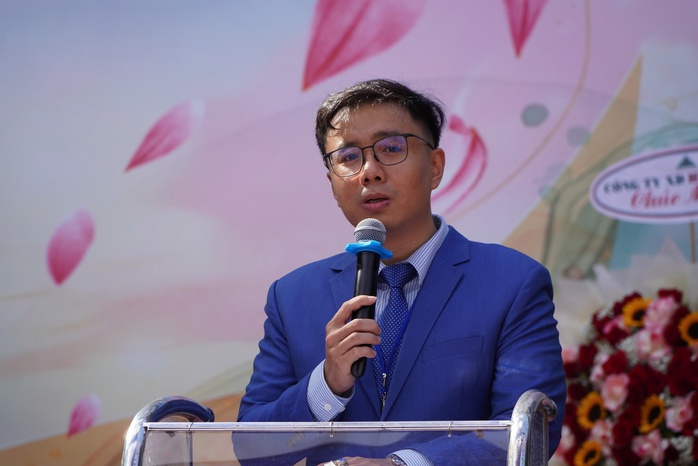 Không thể quên bóng dáng tảo tần của ba mẹ, thầy cô!- Ảnh 1. Không thể quên bóng dáng tảo tần của ba mẹ, thầy cô!- Ảnh 1.