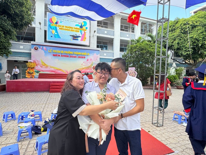 Không thể quên bóng dáng tảo tần của ba mẹ, thầy cô!- Ảnh 13. Không thể quên bóng dáng tảo tần của ba mẹ, thầy cô!- Ảnh 13.