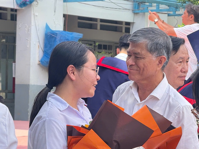 Không thể quên bóng dáng tảo tần của ba mẹ, thầy cô!- Ảnh 12. Không thể quên bóng dáng tảo tần của ba mẹ, thầy cô!- Ảnh 12.