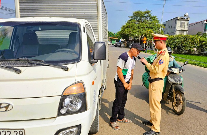 Bất ngờ số tiền phạt vi phạm giao thông 5 ngày nghỉ lễ ở Thanh Hóa- Ảnh 2. Bất ngờ số tiền phạt vi phạm giao thông 5 ngày nghỉ lễ ở Thanh Hóa- Ảnh 2.