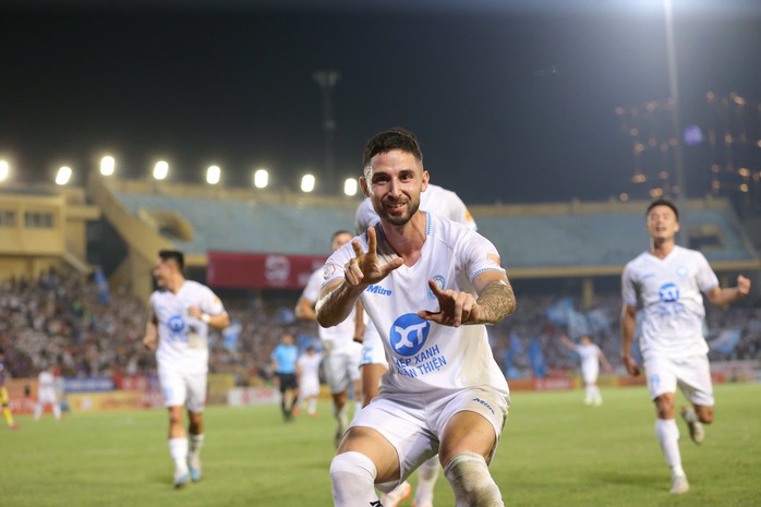 Thắng đẹp Hà Nội, CLB Nam Định tiến gần cúp vô địch V-League - Ảnh 5.