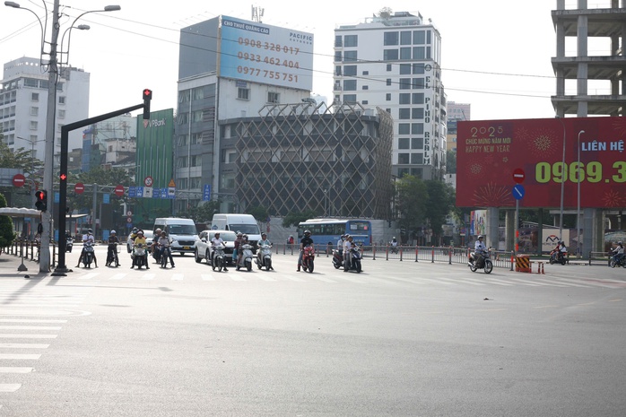 Thời tiết TP HCM hôm nay, 4-5: Ban ngày nắng nóng, về chiều có mưa- Ảnh 1. Thời tiết TP HCM hôm nay, 4-5: Ban ngày nắng nóng, về chiều có mưa- Ảnh 1.