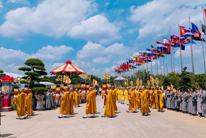 Ngày 5-5, thượng đại Phật kỳ, công bố bảo vật quốc gia, rước kiệu, diễu hành xe hoa mừng Vesak- Ảnh 1. Ngày 5-5, thượng đại Phật kỳ, công bố bảo vật quốc gia, rước kiệu, diễu hành xe hoa mừng Vesak- Ảnh 1.