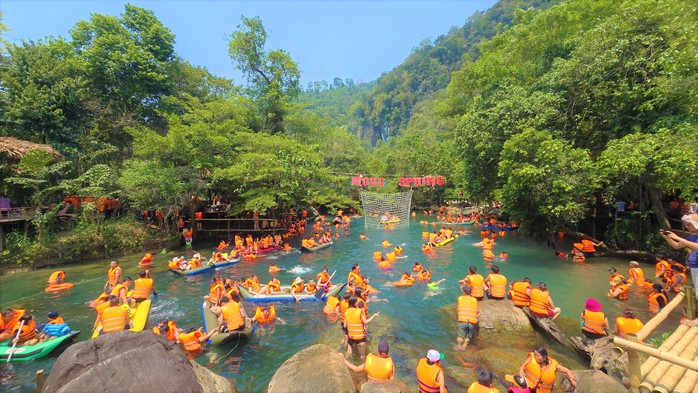 Quảng Bình hút gần 370.000 lượt khách dịp lễ 30-4, du lịch sinh thái "lên ngôi" - Ảnh 3.