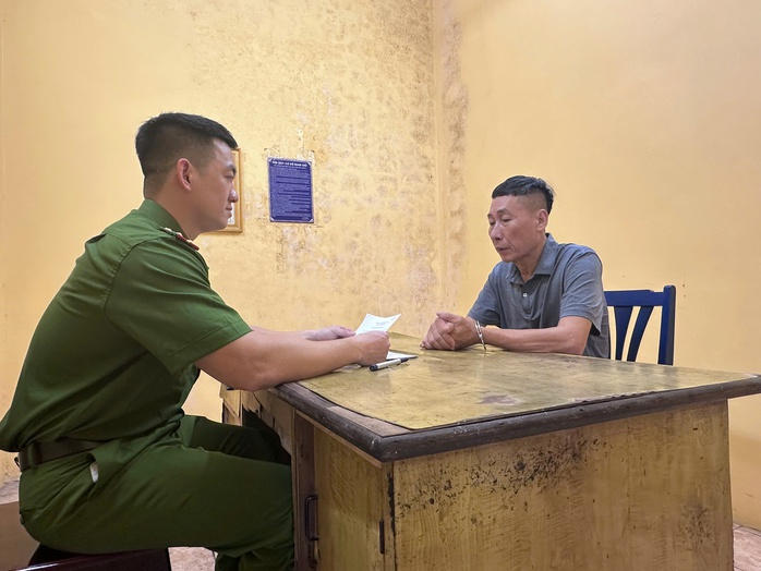 Bắt chủ tịch, phó chủ tịch xã nhận hối lộ- Ảnh 2. Bắt chủ tịch, phó chủ tịch xã nhận hối lộ- Ảnh 2.