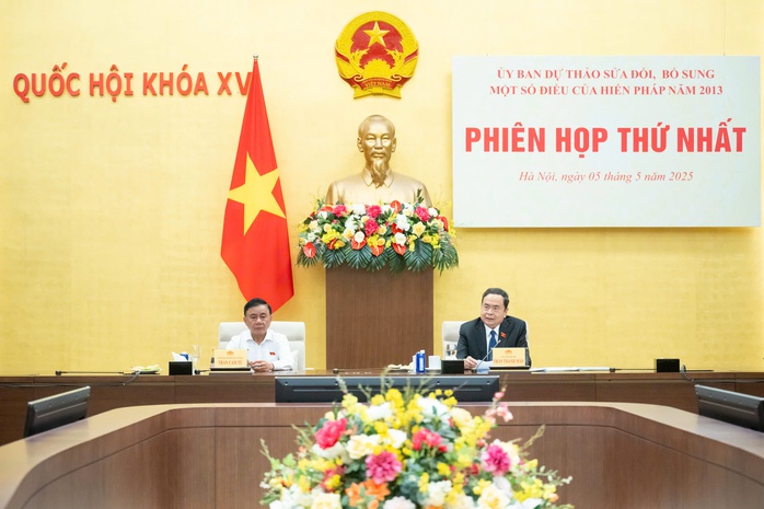 Lấy ý kiến nhân dân về sửa đổi Hiến pháp từ ngày 6-5- Ảnh 1. Lấy ý kiến nhân dân về sửa đổi Hiến pháp từ ngày 6-5- Ảnh 1.