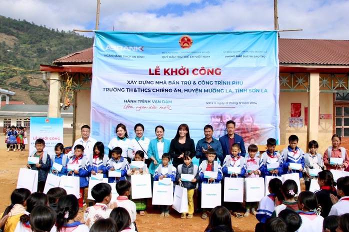 ABBANK thành công gây quỹ 1 tỉ đồng xây trường cho trẻ em vùng cao- Ảnh 2. ABBANK thành công gây quỹ 1 tỉ đồng xây trường cho trẻ em vùng cao- Ảnh 2.