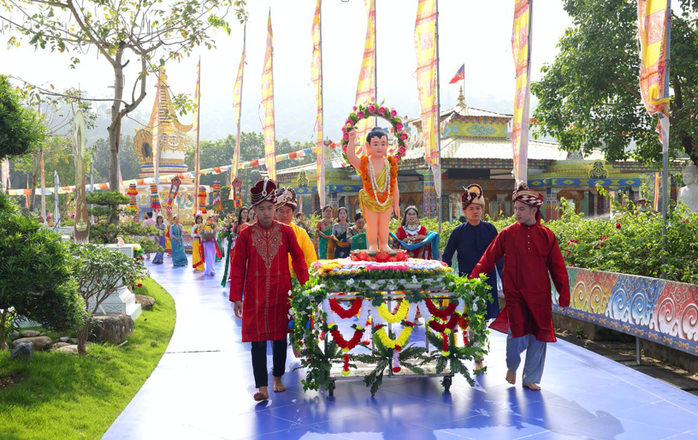 Đại lễ Vesak 2025: Nhấn mạnh giá trị của hòa bình và đoàn kết - Ảnh 1.