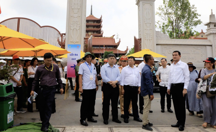 Công an TP HCM đảm bảo an toàn tuyệt đối Đại lễ Vesak 2025- Ảnh 2. Công an TP HCM đảm bảo an toàn tuyệt đối Đại lễ Vesak 2025- Ảnh 2.