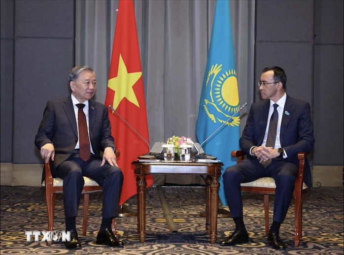 Tổng Bí thư Tô Lâm hội kiến Chủ tịch Thượng viện Kazakhstan- Ảnh 1. Tổng Bí thư Tô Lâm hội kiến Chủ tịch Thượng viện Kazakhstan- Ảnh 1.