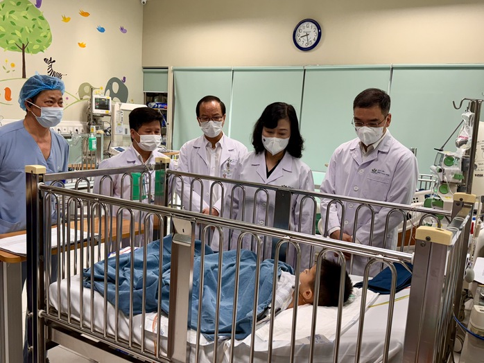 Vụ nộp đủ tiền mới cấp cứu bé trai bị tai nạn giao thông: Bộ trưởng Y tế Đào Hồng Lan nói gì?- Ảnh 1. Vụ nộp đủ tiền mới cấp cứu bé trai bị tai nạn giao thông: Bộ trưởng Y tế Đào Hồng Lan nói gì?- Ảnh 1.
