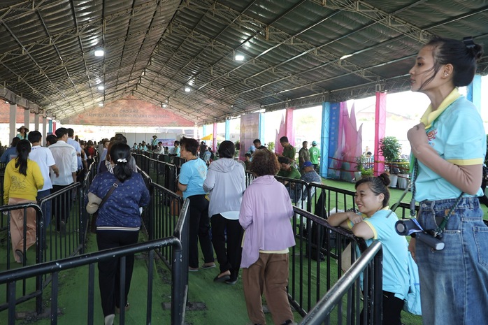 Tình nguyện viên hết lòng phụng sự Đại lễ Vesak 2025- Ảnh 6. Tình nguyện viên hết lòng phụng sự Đại lễ Vesak 2025- Ảnh 6.