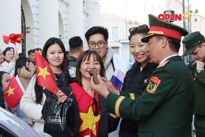 VIDEO: Quân nhân Việt Nam tham gia sơ duyệt Lễ duyệt binh trên Quảng trường Đỏ- Ảnh 11. VIDEO: Quân nhân Việt Nam tham gia sơ duyệt Lễ duyệt binh trên Quảng trường Đỏ- Ảnh 11.
