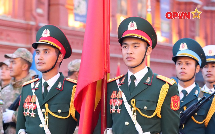 VIDEO: Quân nhân Việt Nam tham gia sơ duyệt Lễ duyệt binh trên Quảng trường Đỏ- Ảnh 2. VIDEO: Quân nhân Việt Nam tham gia sơ duyệt Lễ duyệt binh trên Quảng trường Đỏ- Ảnh 2.