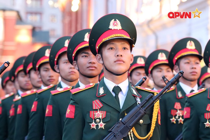 VIDEO: Quân nhân Việt Nam tham gia sơ duyệt Lễ duyệt binh trên Quảng trường Đỏ- Ảnh 3. VIDEO: Quân nhân Việt Nam tham gia sơ duyệt Lễ duyệt binh trên Quảng trường Đỏ- Ảnh 3.