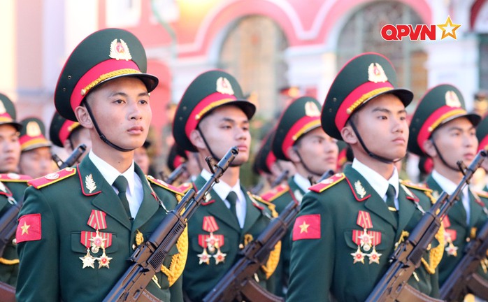 VIDEO: Quân nhân Việt Nam tham gia sơ duyệt Lễ duyệt binh trên Quảng trường Đỏ- Ảnh 4. VIDEO: Quân nhân Việt Nam tham gia sơ duyệt Lễ duyệt binh trên Quảng trường Đỏ- Ảnh 4.