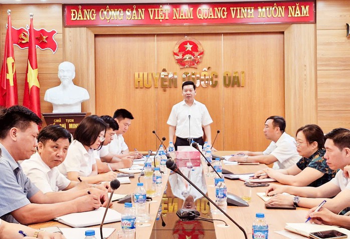 Tạm dừng công tác loạt chủ tịch UBND xã - Ảnh 1.