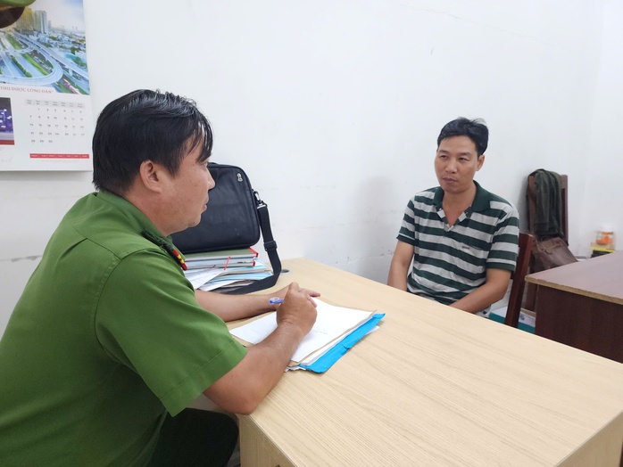 Cần Thơ: Danh tính người đàn ông bẻ gãy cần gạt nước khiến tài xế không dám xuống xe - Ảnh 1.
