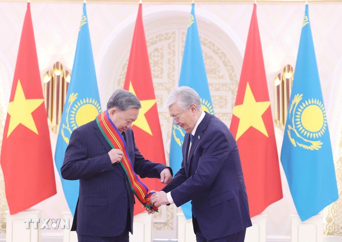 Kazakhstan tặng Tổng Bí thư Tô Lâm Huân chương Hữu nghị Dostyk hạng nhất - Ảnh 2.