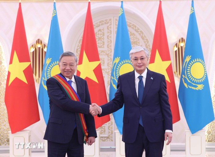 Kazakhstan tặng Tổng Bí thư Tô Lâm Huân chương Hữu nghị Dostyk hạng nhất - Ảnh 3.