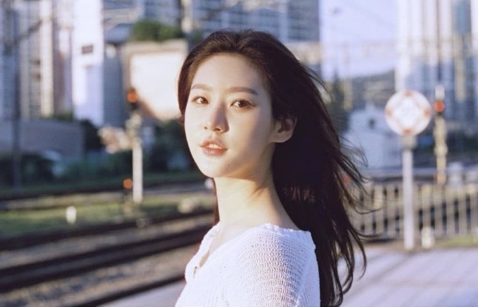 Gia đình Kim Sae-ron kiện Kim Soo-hyun, cáo buộc quan hệ từ 14 tuổi - Ảnh 1.