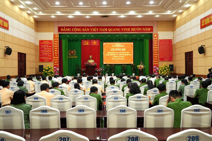 Nhiều lãnh đạo, chỉ huy Công an Bình Thuận nghỉ hưu trước tuổi - Ảnh 1. Nhiều lãnh đạo, chỉ huy Công an Bình Thuận nghỉ hưu trước tuổi - Ảnh 1.