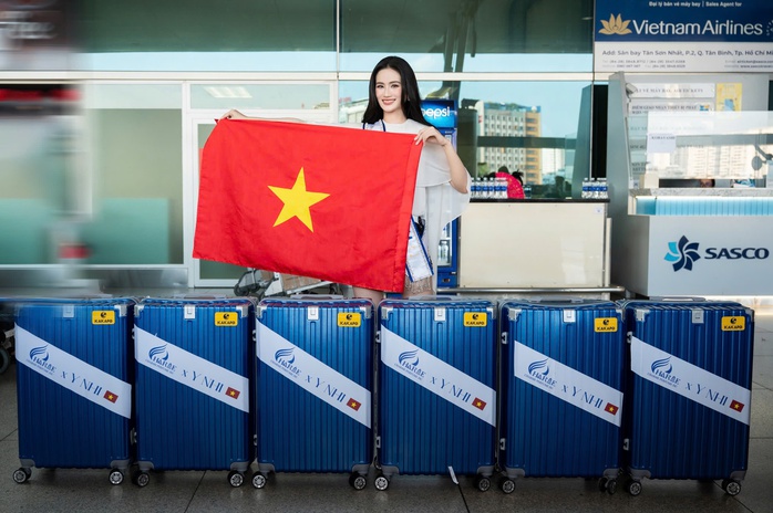 Hoa hậu Ý Nhi mang hơn 160 kg hành lý đến Ấn Độ thi Miss World - Ảnh 1.