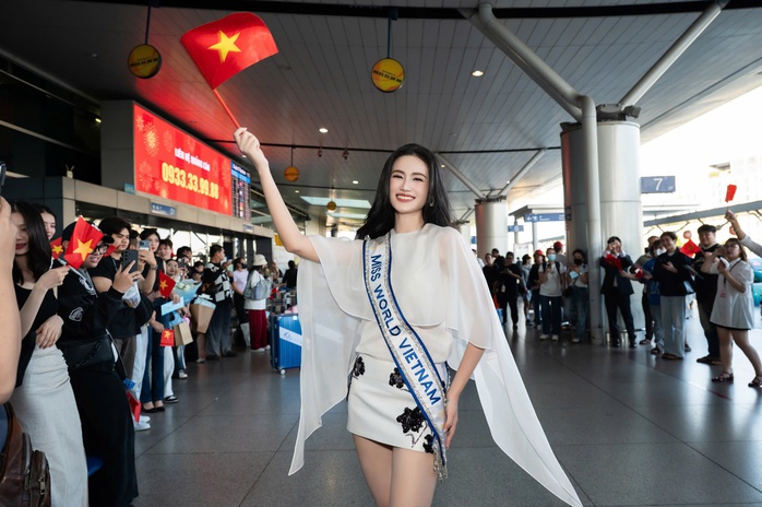 Hoa hậu Ý Nhi mang hơn 160 kg hành lý đến Ấn Độ thi Miss World - Ảnh 2.
