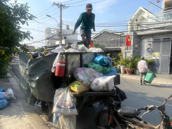 Cân rác tính tiền thu gom: Công bằng, minh bạch?- Ảnh 1.