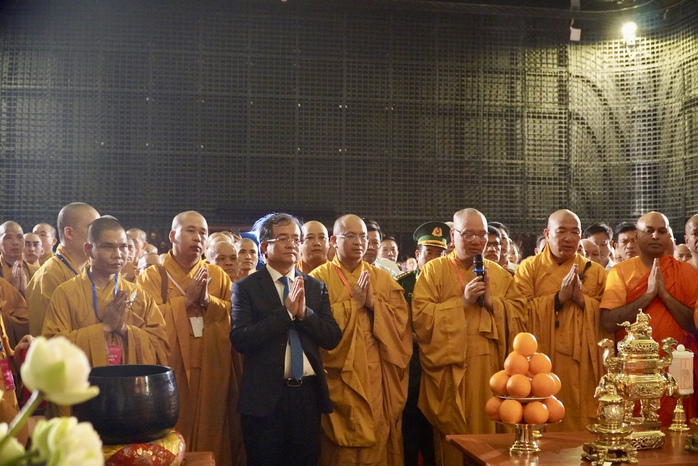 Hình ảnh hàng ngàn người cung rước xá lợi Đức Phật trên đỉnh núi Bà Đen- Ảnh 3. Hình ảnh hàng ngàn người cung rước xá lợi Đức Phật trên đỉnh núi Bà Đen- Ảnh 3.