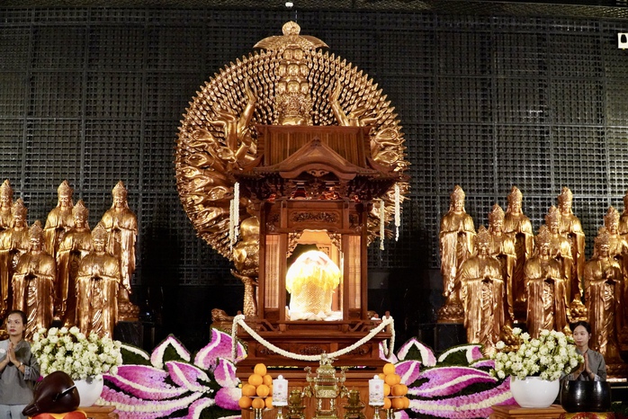Hình ảnh hàng ngàn người cung rước xá lợi Đức Phật trên đỉnh núi Bà Đen- Ảnh 8. Hình ảnh hàng ngàn người cung rước xá lợi Đức Phật trên đỉnh núi Bà Đen- Ảnh 8.