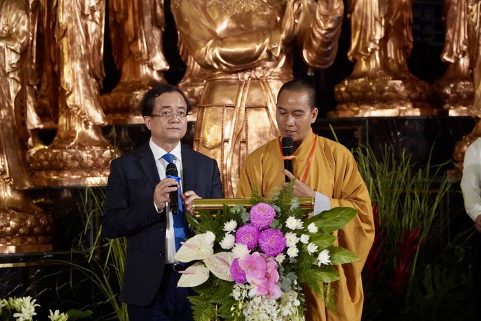Hình ảnh hàng ngàn người cung rước xá lợi Đức Phật trên đỉnh núi Bà Đen- Ảnh 2. Hình ảnh hàng ngàn người cung rước xá lợi Đức Phật trên đỉnh núi Bà Đen- Ảnh 2.