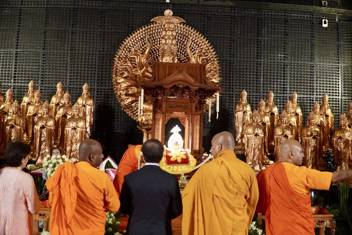 Hình ảnh hàng ngàn người cung rước xá lợi Đức Phật trên đỉnh núi Bà Đen- Ảnh 13. Hình ảnh hàng ngàn người cung rước xá lợi Đức Phật trên đỉnh núi Bà Đen- Ảnh 13.
