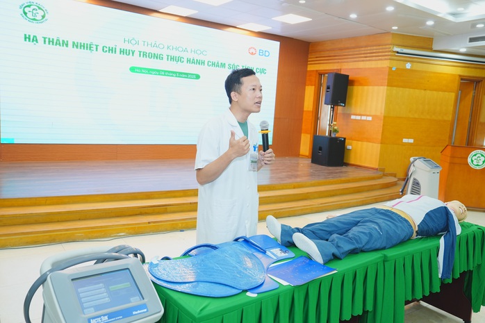 Lãnh đạo bệnh viện lớn nhất miền Bắc nói về "hàng rào" bảo vệ nhân viên y tế- Ảnh 3. Lãnh đạo bệnh viện lớn nhất miền Bắc nói về "hàng rào" bảo vệ nhân viên y tế- Ảnh 3.
