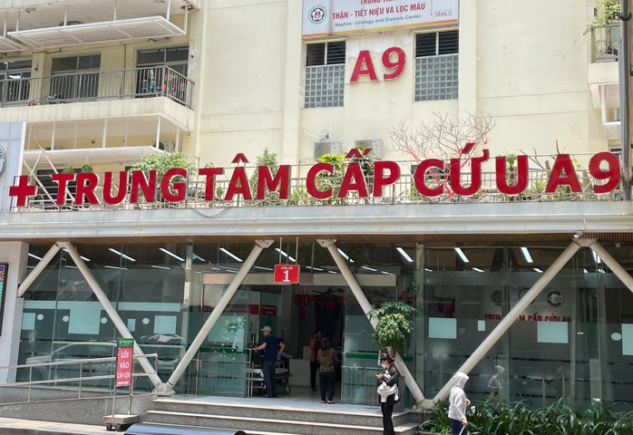 Lãnh đạo bệnh viện lớn nhất miền Bắc nói về "hàng rào" bảo vệ nhân viên y tế- Ảnh 1. Lãnh đạo bệnh viện lớn nhất miền Bắc nói về "hàng rào" bảo vệ nhân viên y tế- Ảnh 1.
