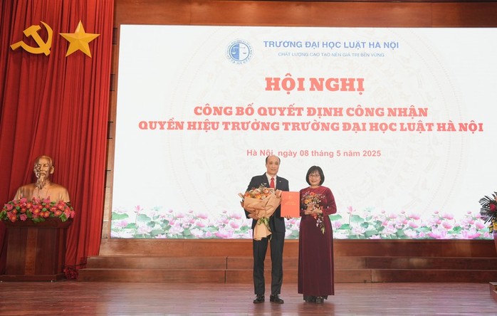 PGS Tô Văn Hoà được bổ nhiệm Quyền Hiệu trưởng Trường ĐH Luật Hà Nội- Ảnh 1. PGS Tô Văn Hoà được bổ nhiệm Quyền Hiệu trưởng Trường ĐH Luật Hà Nội- Ảnh 1.