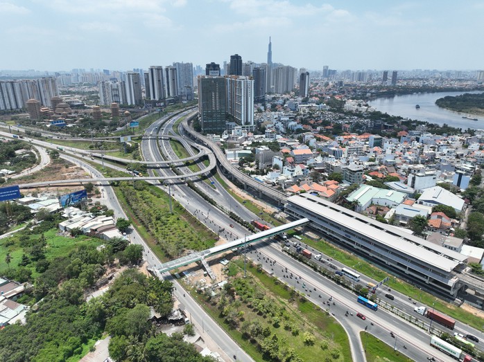 Vận hành gần 5 tháng, metro số 1 vẫn chưa hoàn thiện - Ảnh 1. Vận hành gần 5 tháng, metro số 1 vẫn chưa hoàn thiện - Ảnh 1.