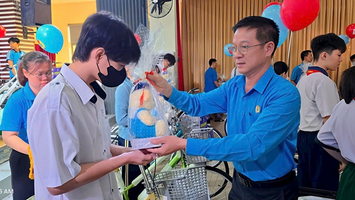Góp sức cùng công nhân - lao động - Ảnh 1.