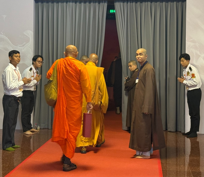 Hôm nay, ngày cuối chiêm bái xá lợi trái tim Bồ tát Thích Quảng Đức, người dân cần lưu ý gì? - Ảnh 1.